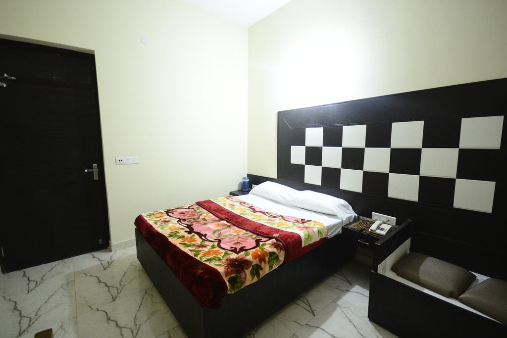 Hotel Mehra Inn Amritsar Exterior foto
